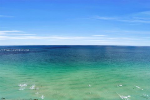Condo in Sunny Isles Beach, Florida, 2 bedrooms  № 2081807 - photo 13