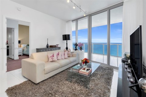 Condo in Sunny Isles Beach, Florida, 2 bedrooms  № 2081807 - photo 2