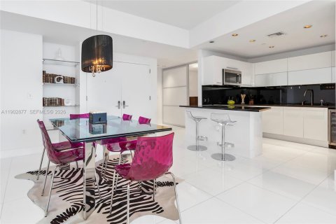 Condo in Sunny Isles Beach, Florida, 2 bedrooms  № 2081807 - photo 10