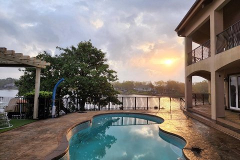 Casa en venta en Shalimar, Florida, 6 dormitorios, 520.25 m2 № 558484 - foto 1