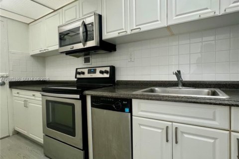 Copropriété à louer à Miami Beach, Floride: 50.45 m2 № 2387142 - photo 5
