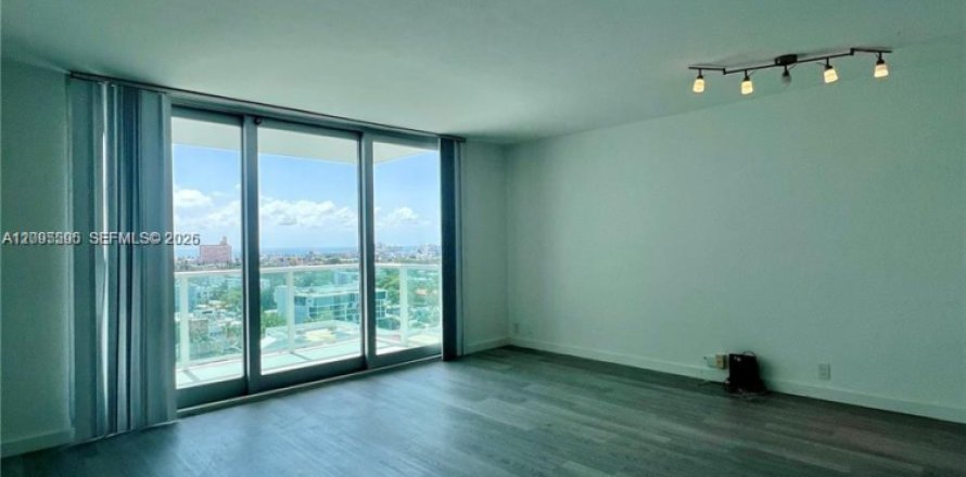 Studio à Condo à Miami Beach, Floride  № 2387142