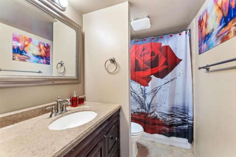 Condo in West Palm Beach, Florida, 2 bedrooms № 2240572 - photo 18