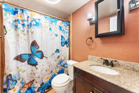 Condo in West Palm Beach, Florida, 2 bedrooms № 2240572 - photo 21