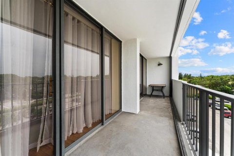 Condo in West Palm Beach, Florida, 2 bedrooms № 2240572 - photo 6