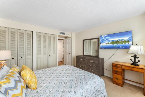 Condo in West Palm Beach, Florida, 2 bedrooms № 2240572 - photo 20