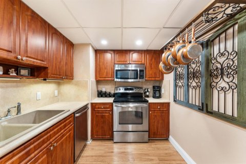 Condo in West Palm Beach, Florida, 2 bedrooms № 2240572 - photo 5