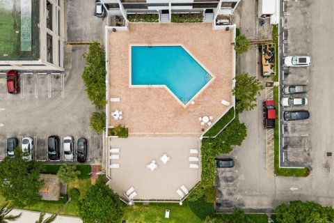 Condo in West Palm Beach, Florida, 2 bedrooms № 2240572 - photo 30