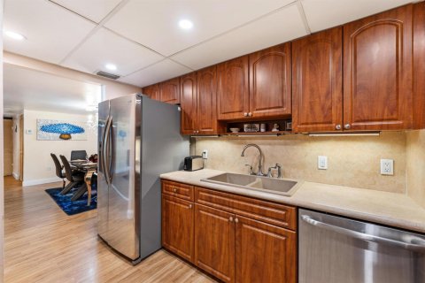 Condo in West Palm Beach, Florida, 2 bedrooms № 2240572 - photo 14
