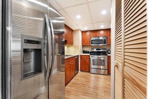Condo in West Palm Beach, Florida, 2 bedrooms № 2240572 - photo 13