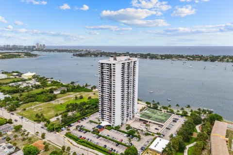 Condo à West Palm Beach, Floride, 2 chambres № 2240572