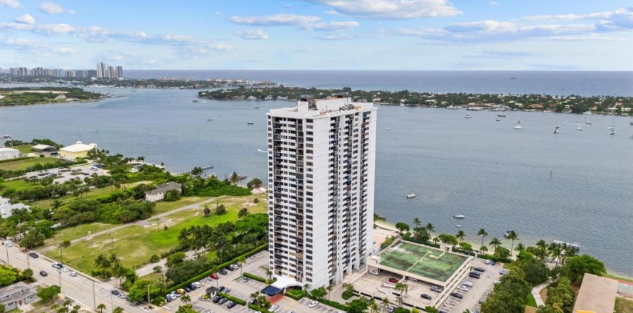 Condo in West Palm Beach, Florida, 2 bedrooms № 2240572