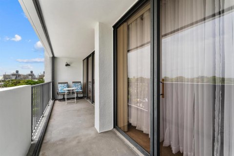 Condo in West Palm Beach, Florida, 2 bedrooms № 2240572 - photo 22