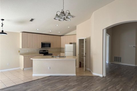 Villa ou maison à louer à Kissimmee, Floride: 3 chambres, 162.21 m2 № 2412709 - photo 5