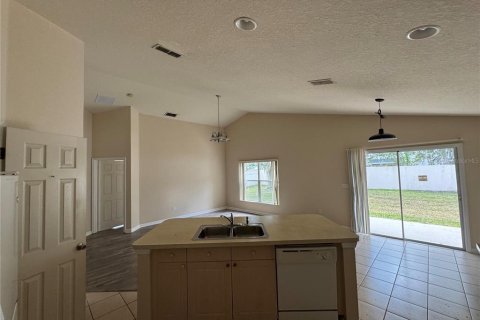 Villa ou maison à louer à Kissimmee, Floride: 3 chambres, 162.21 m2 № 2412709 - photo 7