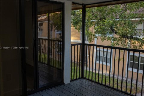 Condo in Miramar, Florida, 2 bedrooms  № 1890461 - photo 17