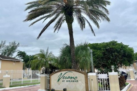 Condo in Miramar, Florida, 2 bedrooms  № 1890461 - photo 20