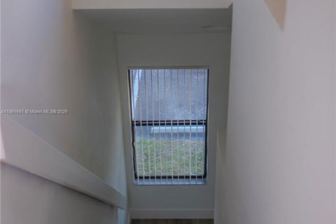 Condo in Miramar, Florida, 2 bedrooms  № 1890461 - photo 19