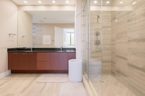 Condo in Sunny Isles Beach, Florida, 2 bedrooms № 2080932 - photo 21