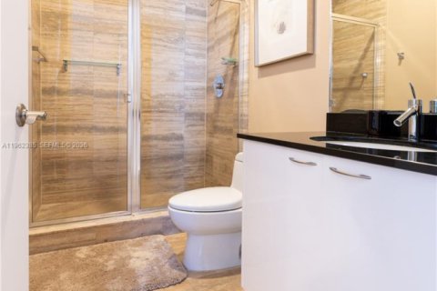 Condo in Sunny Isles Beach, Florida, 2 bedrooms № 2080932 - photo 16