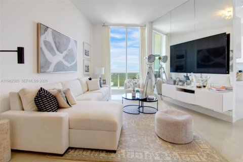 Condo in Sunny Isles Beach, Florida, 2 bedrooms № 2080932 - photo 9