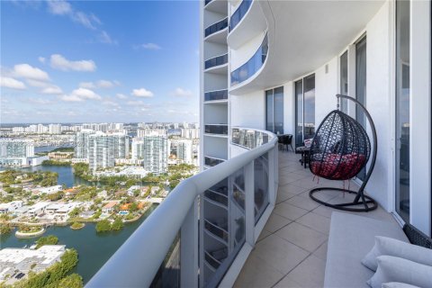 Condo in Sunny Isles Beach, Florida, 2 bedrooms № 2080932 - photo 25