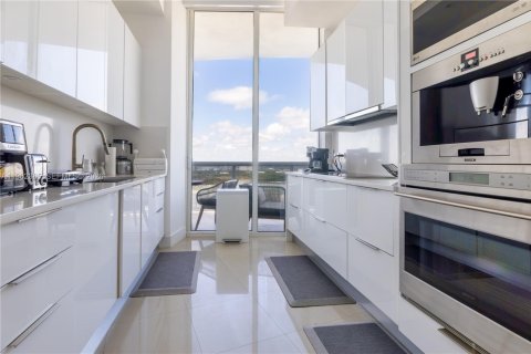 Condo in Sunny Isles Beach, Florida, 2 bedrooms № 2080932 - photo 11