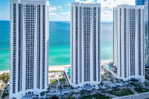 Condo in Sunny Isles Beach, Florida, 2 bedrooms № 2080932 - photo 28