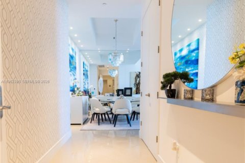 Condo in Sunny Isles Beach, Florida, 2 bedrooms № 2080932 - photo 13