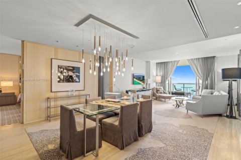 Condo in Bal Harbour, Florida, 1 bedroom  № 1939505 - photo 1