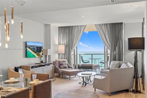 Condo in Bal Harbour, Florida, 1 bedroom  № 1939505 - photo 2