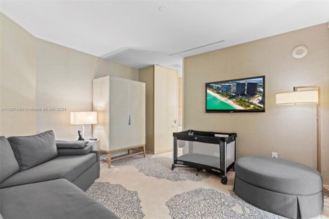 Condo in Bal Harbour, Florida, 1 bedroom  № 1939505 - photo 12