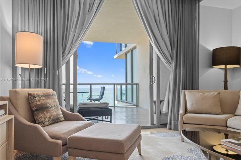 Condo in Bal Harbour, Florida, 1 bedroom  № 1939505 - photo 29