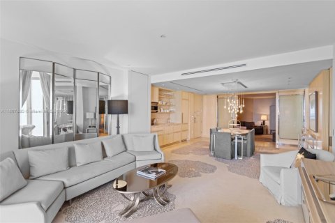 Condo in Bal Harbour, Florida, 1 bedroom  № 1939505 - photo 18