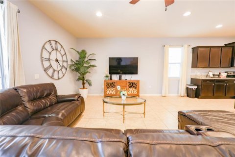 Casa en venta en Kissimmee, Florida, 8 dormitorios, 375.42 m2 № 2258844 - foto 26