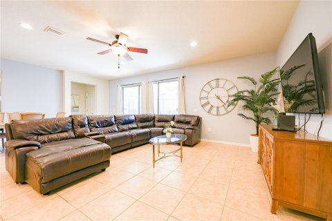 Casa en venta en Kissimmee, Florida, 8 dormitorios, 375.42 m2 № 2258844 - foto 23