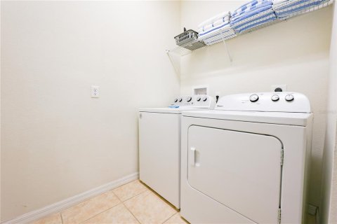 Casa en venta en Kissimmee, Florida, 8 dormitorios, 375.42 m2 № 2258844 - foto 12