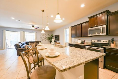 Casa en venta en Kissimmee, Florida, 8 dormitorios, 375.42 m2 № 2258844 - foto 19