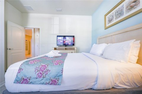 Casa en venta en Kissimmee, Florida, 8 dormitorios, 375.42 m2 № 2258844 - foto 8
