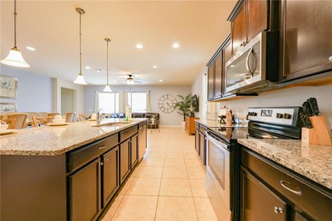 Casa en venta en Kissimmee, Florida, 8 dormitorios, 375.42 m2 № 2258844 - foto 18