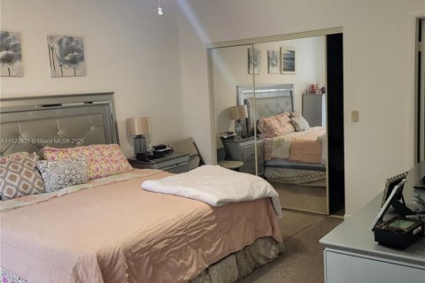 House in Boynton Beach, Florida 3 bedrooms, 128.21 sq.m. № 1923007 - photo 17