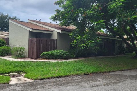 House in Boynton Beach, Florida 3 bedrooms, 128.21 sq.m. № 1923007 - photo 3