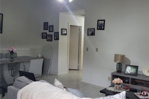 House in Boynton Beach, Florida 3 bedrooms, 128.21 sq.m. № 1923007 - photo 16