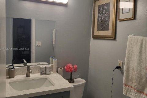 House in Boynton Beach, Florida 3 bedrooms, 128.21 sq.m. № 1923007 - photo 20