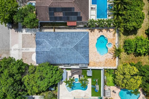 House in Miami, Florida 4 bedrooms, 163.97 sq.m. № 1992837 - photo 6