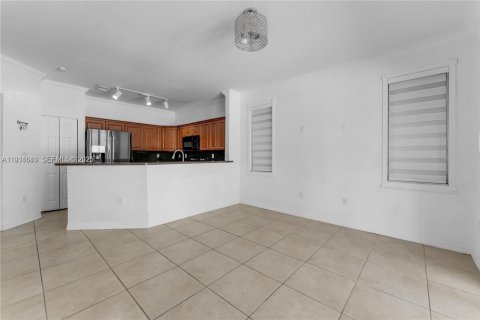 House in Miami, Florida 4 bedrooms, 163.97 sq.m. № 1992837 - photo 17