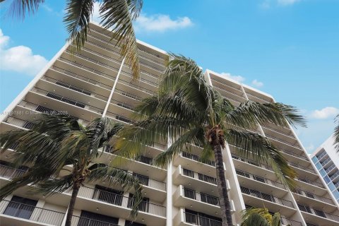 Condominio en alquiler en Miami Beach, Florida, 1 dormitorio, 88.81 m2 № 1958274 - foto 1