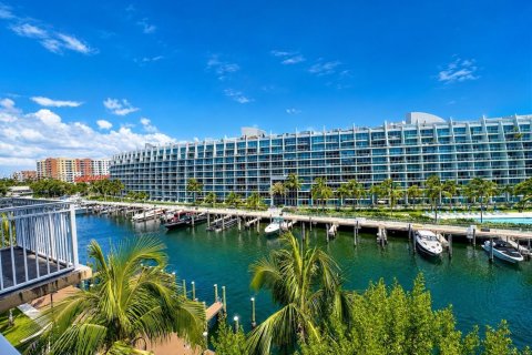Condo in Aventura, Florida, 2 bedrooms  № 2244979 - photo 24