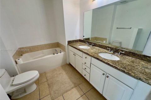 Condo in Aventura, Florida, 2 bedrooms  № 2244979 - photo 10