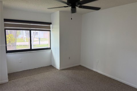 Villa ou maison à vendre à Hialeah, Floride: 4 chambres, 189.89 m2 № 2069377 - photo 26